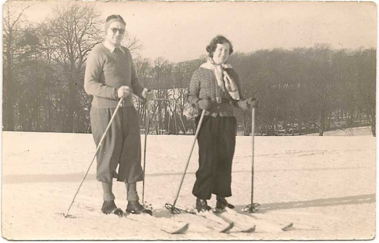 Henry skiing in Linn Park 1945