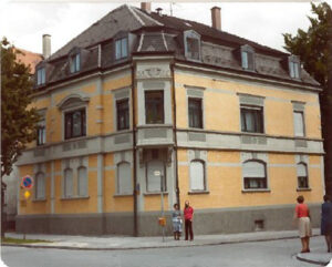 Pat and Steven outside her former home in Kriegshaber - Pat's family lived on the First floor, Lisel Fischer (nee Einstein) lived on the ground floor