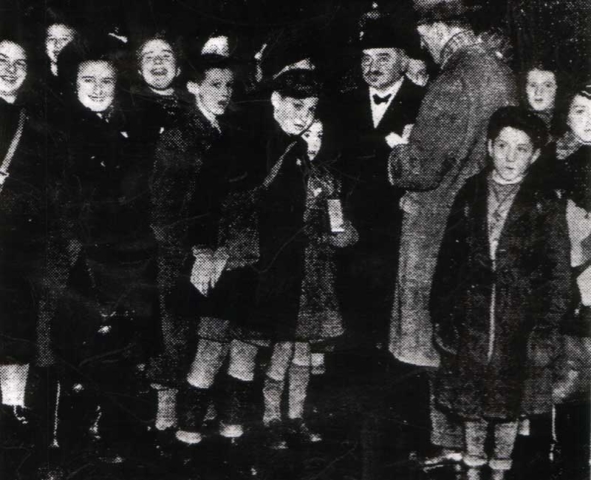 Arriving in Edinburgh, Dec 1938. Rosa back row, second right