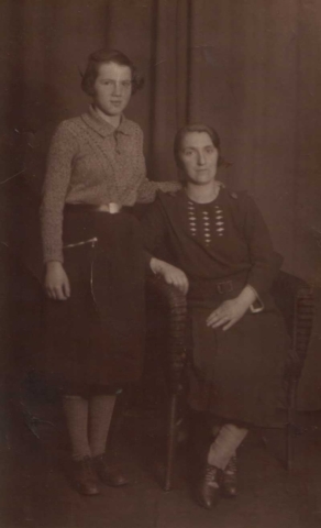 Rosa and her mother before coming to Britain