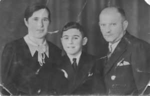 Sidney with his parents before the war