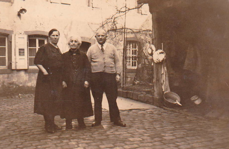Sidney's grandmother and parents at his grandmother's house
