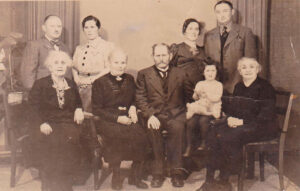 Sidney Mayer's parents, his grandparents on his mother's side and his mother's sister with her husband