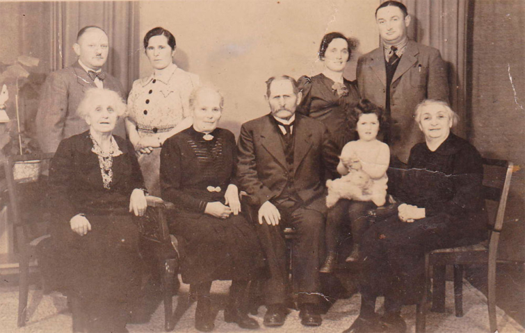 Sidney Mayer's parents, his grandparents on his mother's side and his mother's sister with her husband