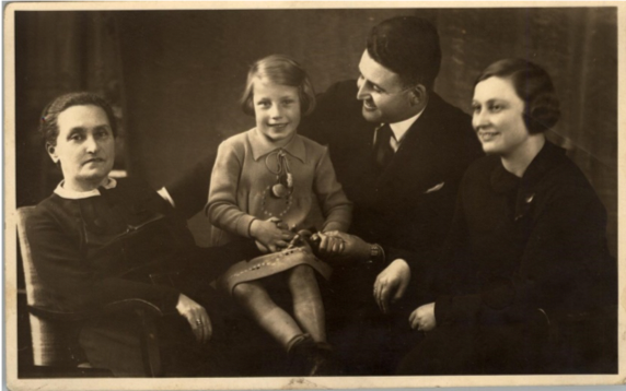 (l. to r.) Erna’s Mother Ella Herrman, nee Braumann, little Edith, Twelkemeyer, Hermann Twelkemeyer, Erna Twelkemeyer, nee Herrmann (ca.1937)